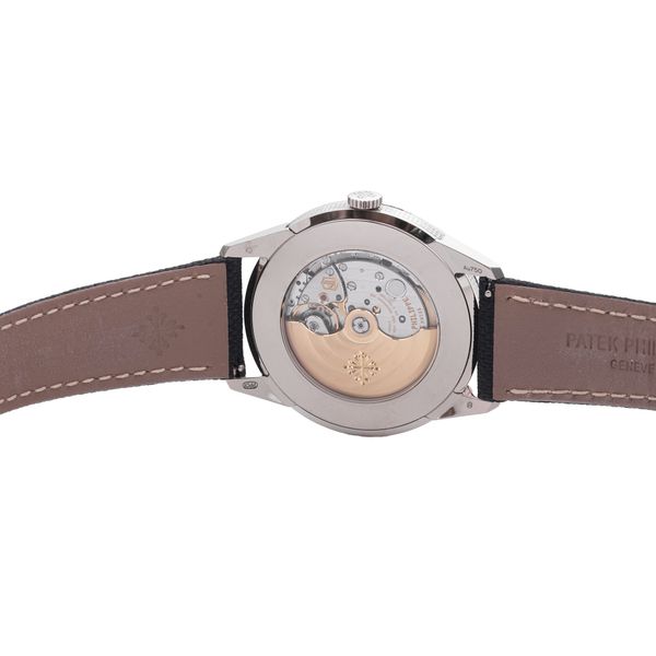 Patek Philippe Calatrava 5226G-001